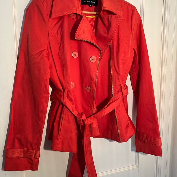 🔥NWOT BLACK RIVET BELTED LARGE BUTTON RED WOMENS CLASSY CHIC RAIN JACKET… - Picture 2 of 10